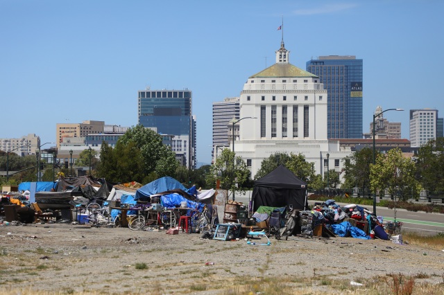 Homeless Embankments In Oakland Are Showing New Hope To The Growing Homeless Community
